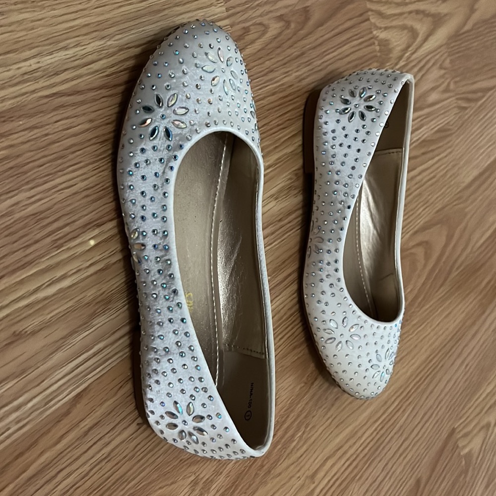 Dream Pairs Jeweled shoes - Picture 10 of 15